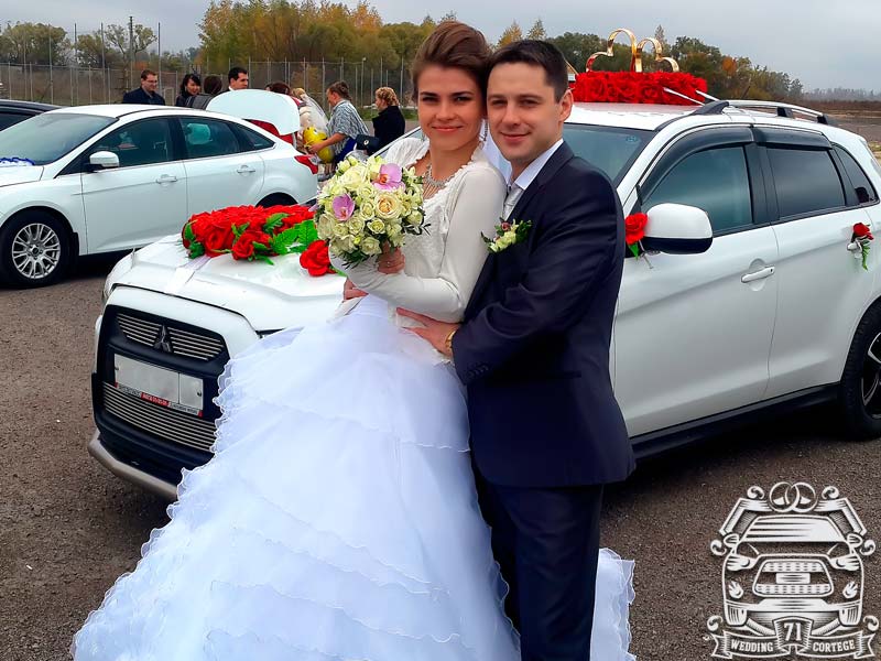 Дорогие невеста и жених Елена и Алексей! Свадебный кортеж 71 от всего сердца поздравляет Вас со вступлением в законный брак.