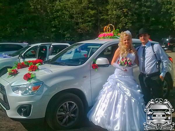 свадебный кортеж в Новомосковске сопровождался автомобилями люкс-класса, в Китае на свадьбе использовались поливальные машины. У кого свадебные автомобили лучше? фото 3